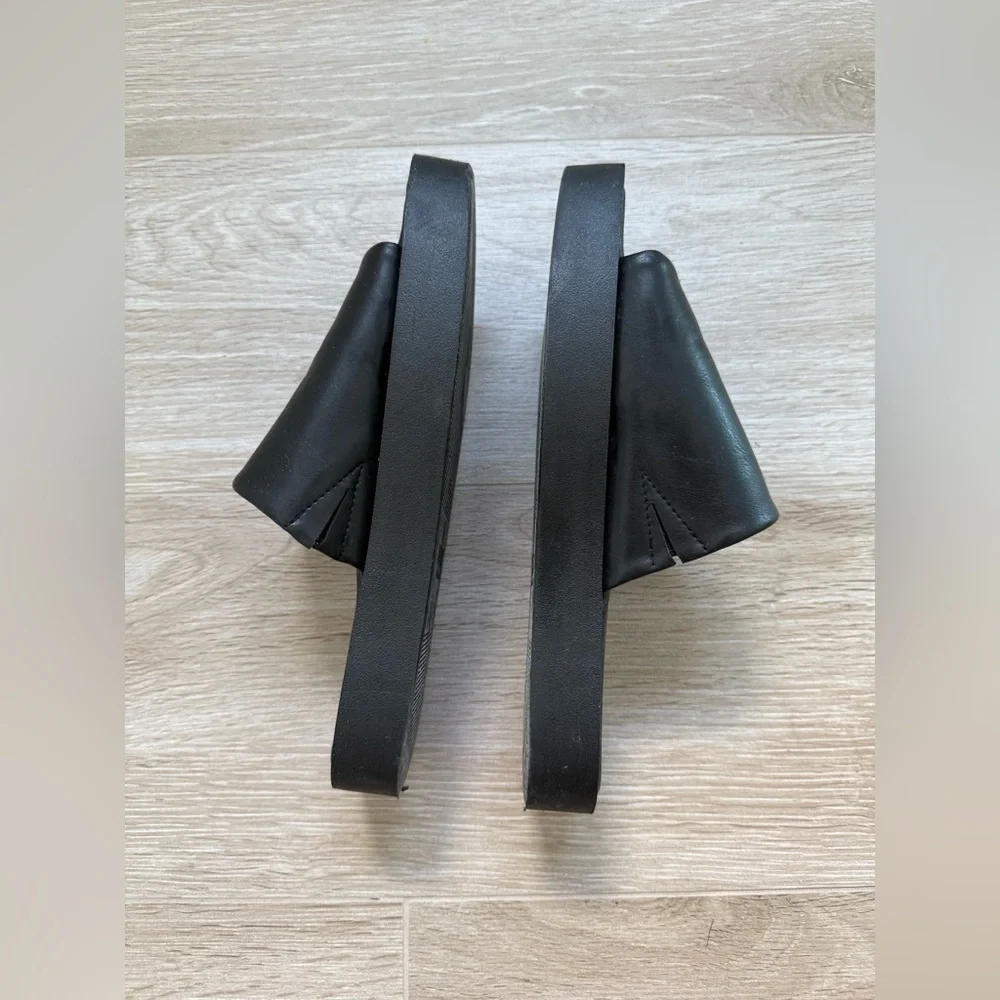 Primark (fake leather) Black Slide Sandals size 39 eu - 8 us